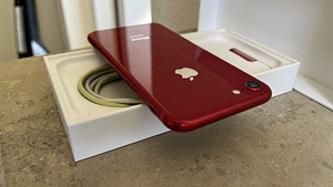 Apple iPhone 8 64GB, Red (3 foto / 8)