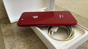 Apple iPhone 8 64GB, Red (5 foto / 8)