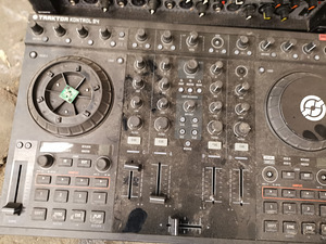 Dj pult ja võimendi (5 foto / 6)