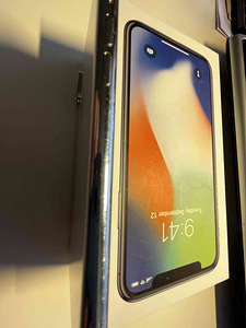iPhone X 64 ГБ серебристый (2 фото из 5)