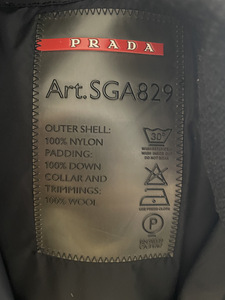 Куртка Prada (2 фото из 4)