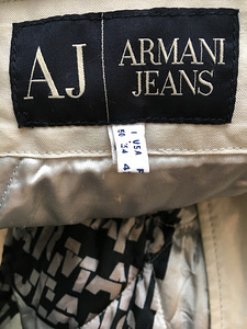 Armani Jeans куртка, оригинал (2 фото из 3)