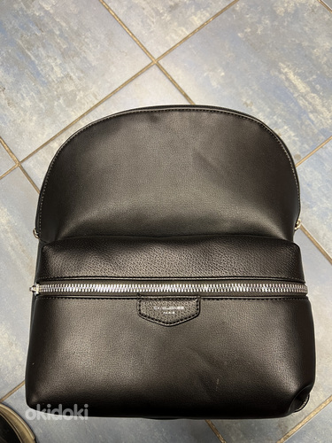 David Jones Paris kott