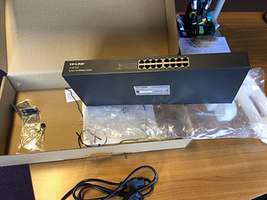 Jagaja (Switch) TP-Link TL-SF1016 (3 foto / 4)
