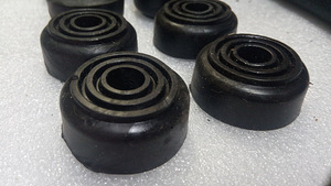 Kummist jalad 8 tk. korraga (3 foto / 8)