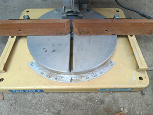 Scheppach Plate-nurksaag TKG-250 E (2 foto / 10)