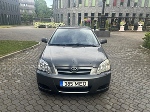Toyota Corolla (5 фото из 15)