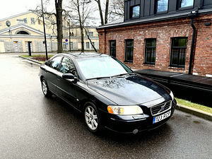 Volvo s60 Facelift 2.4 дизель АВТОМАТ (3 фото из 15)