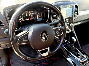 Renault Koleos (11 фото из 15)