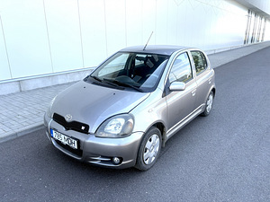 Toyota Yaris (3 foto / 15)