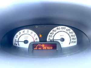 Toyota Yaris (9 foto / 15)