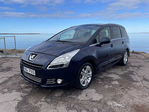 Peugeot 5008 DIISEL / AUTOMAT / PANORAMA (2 фото из 15)