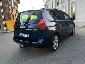 Peugeot 5008 DIISEL / AUTOMAAT / PANORAAM / TÜ 02.2025 (6 foto / 15)
