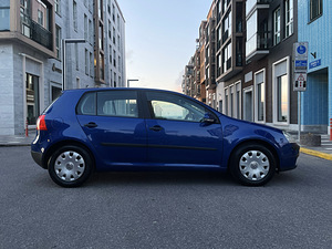 VOLKSWAGEN GOLF 5 / ÜV 04.2025 / AVARIIVABA (2 foto / 15)