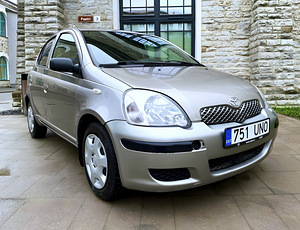 TOYOTA YARIS / BENSIIN / FACELIFT / ÜV 06.2025 (2 foto / 15)