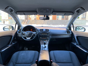 TOYOTA AVENSIS / АВТОМАТ / ТО 06.2026 (8 фото из 15)