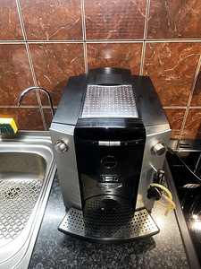 JURA F50 (2 foto / 10)