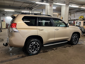 Toyota Land Cruiser (3 foto / 9)