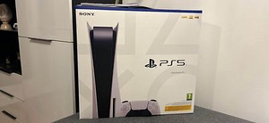 Playstation 5 + пять игр (2 фото из 3)