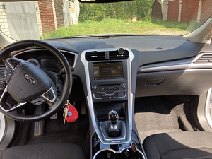 Ford Mondeo (5 фото из 7)