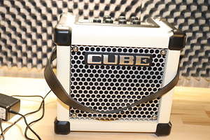 Roland Micro Cube GX Белый (1 фото из 4)