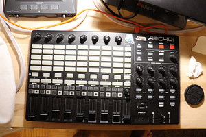 Akai APC40 MKII (1 foto / 3)