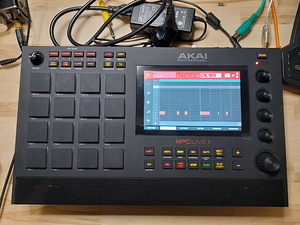 Akai MPC Live 2 (1 фото из 1)