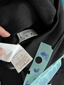 Off-White свитер XL (2 фото из 4)