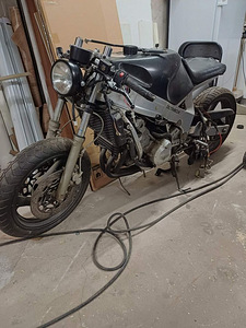 M/V Yamaha FZR600 (1 foto / 4)