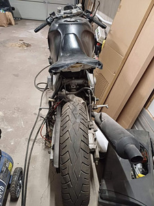 M/V Yamaha FZR600 (3 foto / 4)