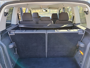 Volkswagen Touran (11 foto / 13)
