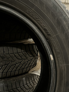 Yokohama Bluearth Winter V905 102H 225/65R17 M+S (1 foto / 4)