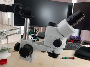Mikroskoop, suurendus 7x-45x Simul-Focal Trinocular (2 foto / 3)