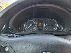 Mercedes-Benz c200 (11 foto / 14)