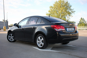 Chevrolet Cruze 1.8 Automaat • Väike läbisõit • ÜV 2027 (2 foto / 14)