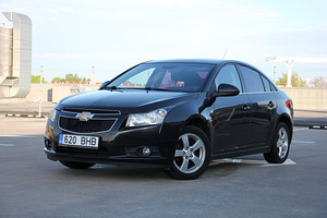 Chevrolet Cruze 1.8 Automaat • Väike läbisõit • ÜV 2027 (4 foto / 14)