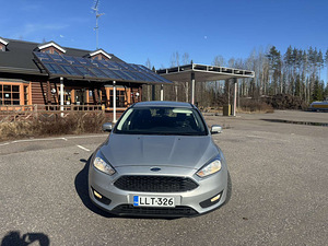 Ford Fokus 2015 (2 foto / 9)