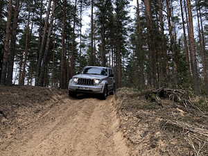 JEEP CHEROKEE Kk (2 foto / 8)
