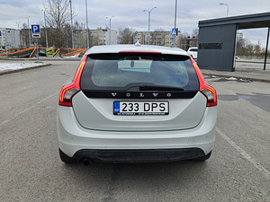 Volvo v60 2.0d5 120kw 2011 AT (3 foto / 10)