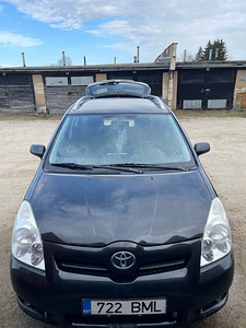 Toyota Corolla Verso (4 foto / 12)