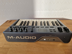 Midi keyboard M-audio Oxygen 25 (1 foto / 3)