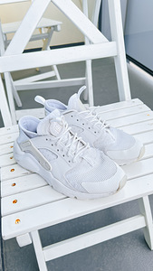 Nike Air Huarache jooks Ultra GS - 35,5 (22,5cm) tossud (1 foto / 4)