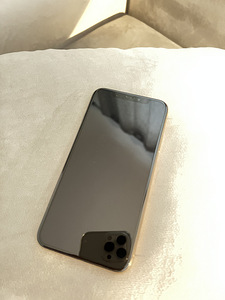 iPhone Xs 64GB (2 foto / 3)