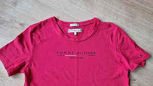 Tommy Hilfiger t-särk, s.140 (3 foto / 3)