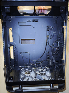 Корпус Cougar + 4 вентилятора Corsair + различные HUBы и про (6 фото из 10)