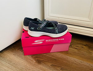 Skechers kingad tüdrukule, suurus 33 (1 foto / 3)