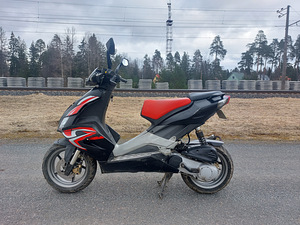 Aprilia SR50R 2011a Roller / Mopeed (3 foto / 7)