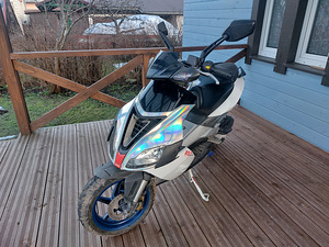 Aprilia SR50R Roller / Mopeed (1 foto / 8)