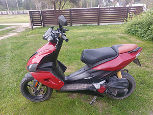 Aprilia SR50R 2011 Roller/Mopeed (2 foto / 8)