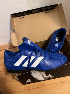 Adidas jalgpalli puutsad, suurus 43 (2 foto / 4)